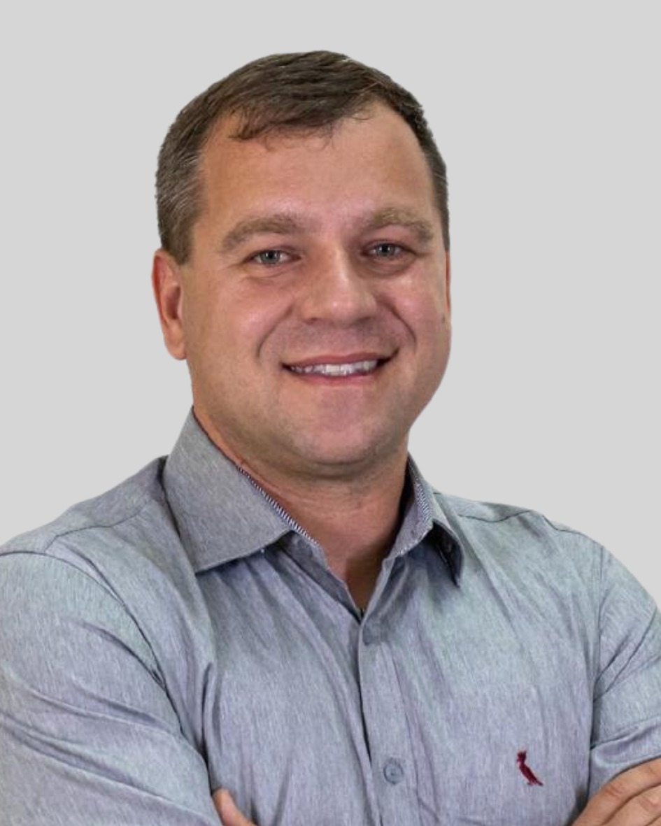 Dr. Éverton Guedes de Brito